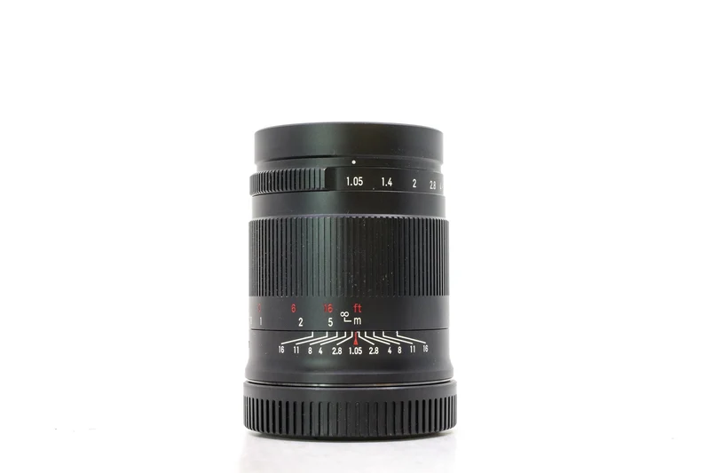 7Artisans 50mm f/1.05 - Canon RF Fit