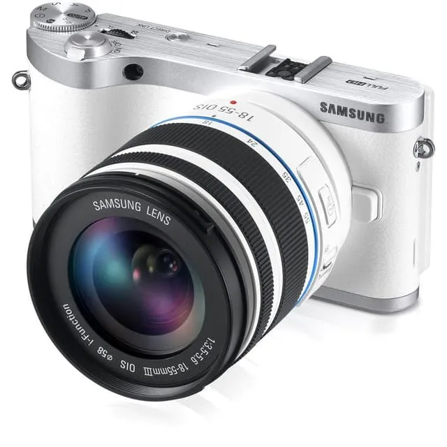 SLR NX1000 - Bianco + Samsung Obiettivo Samsung 18-55 mm f/3.5-5.6 OIS III + Obiettivo Samsung 50-200 mm f/4-5.6 ED OIS II f/3.5-5.6 + f/4-5.6