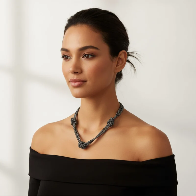 Collana tubolare con strass e nodi - canna di fucile