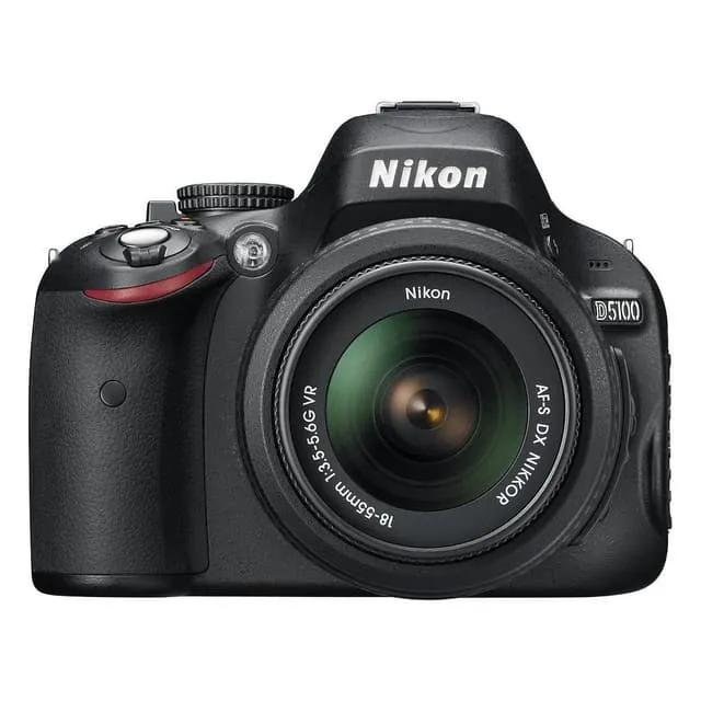 SLR D5100 - Nero + Nikon AF-S DX Nikkor 18-55mm f/3.5-5.6G VR f/3.5-5.6