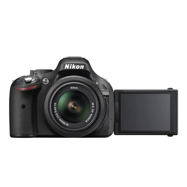 SLR D5200 - Nero + Nikon AF-S DX Nikkor 18-55mm f/3.5-5.6G ED II + AF-S DX VR 55-200 mm f/4-5.6 G IF ED f/3.5-5.6 + f/4-5.6