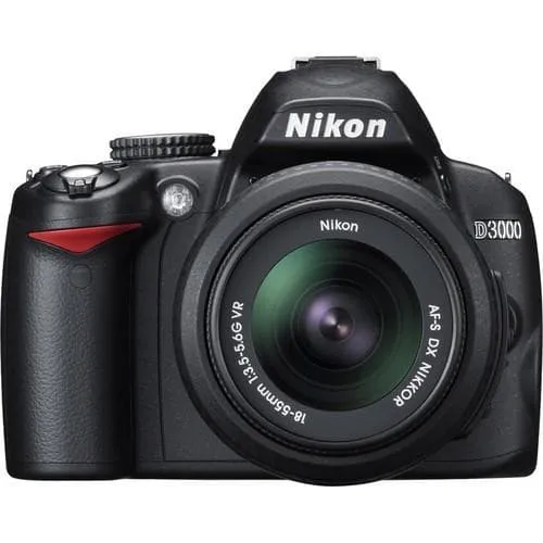 D3000 SLR - Nero + Nikon AF-S DX Nikkor 18-55mm f/3.5-5.6G ED + Nikon AF-S DX Nikkor 55-200mm f/4-5.6G ED f/3.5-5.6 + f/4-5.6