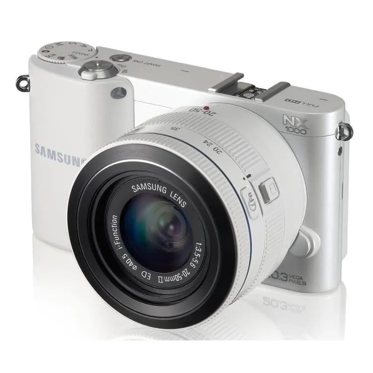 NX1000 - Bianco + Samsung NX 20-50 mm f/3.5-5.6 ED f/3.5-5.6