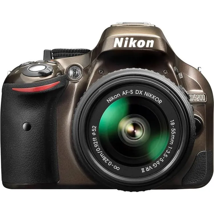 SLR D5200 - Marrone + Nikon AF-S NIkkor DX 18-55mm f/3.5-5.6 G VR II f/3.5-5.6