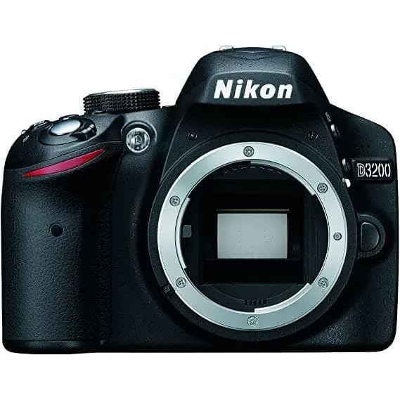 D3200 - Nero + Nikon AF-S DX NIKKOR 18-55 mm f/3.5-5.6 G II ED f/3.5-5.6 G