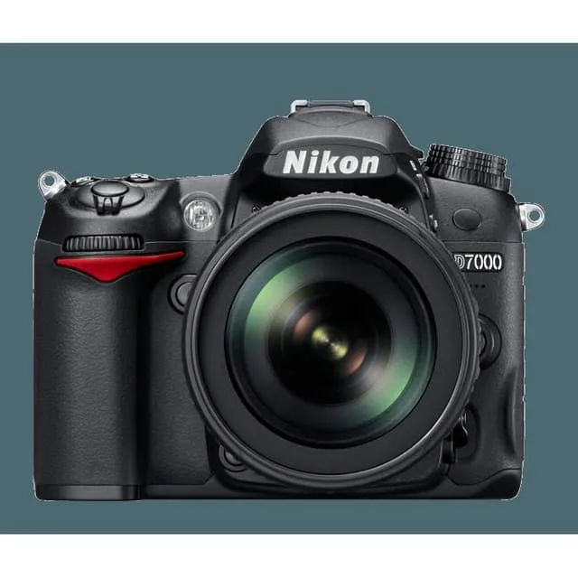 D7000 SLR - Nero + Nikon 18-55mm f/3.5-5.6G Nikon AF-S DX Nikkor f/3.5-5.6G VR