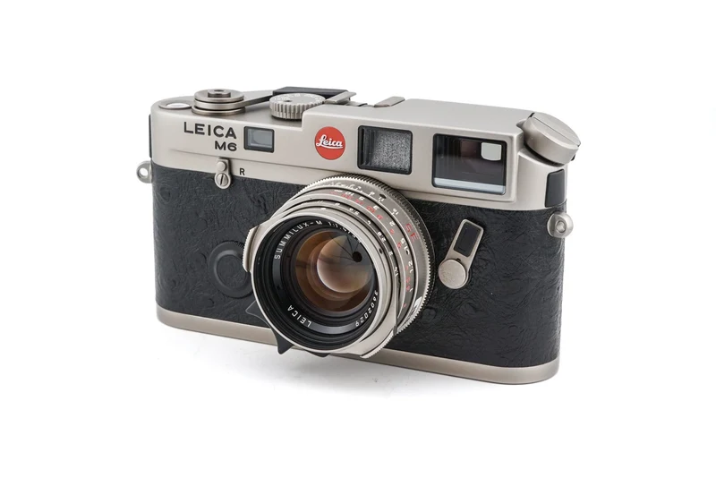 Leica M6 (Titanio, 10412) + 35mm f1.4 Summilux-M (Tipo II) (Titanio, 11860)