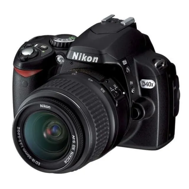 D40X SLR - Nero + Nikon AF-S DX Zoom Nikkor 18-55 mm f/3.5-5.6G ED II f/3.5-5.6GII
