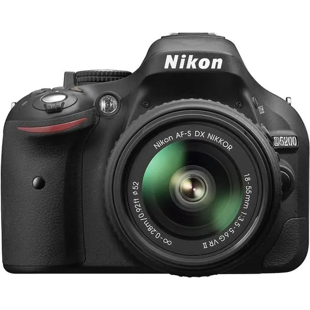 SLR D5200 - Nero + Nikon Nikkor AF-S DX 18-55mm f/3.5-5.6 G VR II f/3.5-5.6