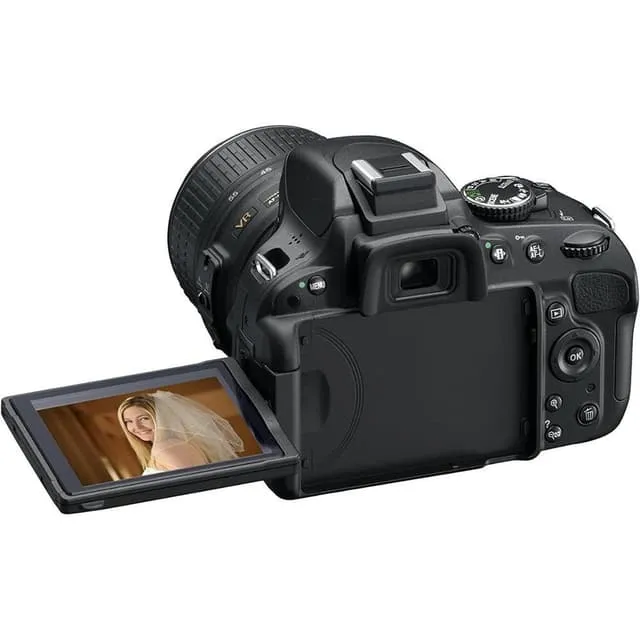 SLR D5100 - Nero + Nikon AF-S DX Nikkor 18-55mm f/3.5-5.6G f/3.5-5.6