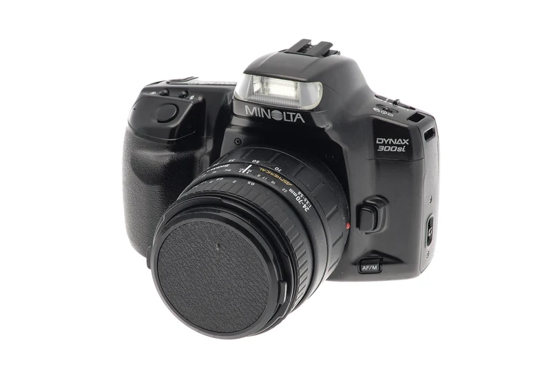 Minolta Dynax 300si + 24-70mm f3.5-5.6 AF asferico