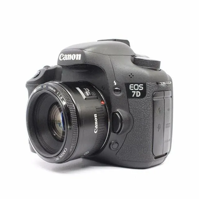Reflex EOS 7D - Nero + Canon EF 50mm f/1.8 II f/1.8