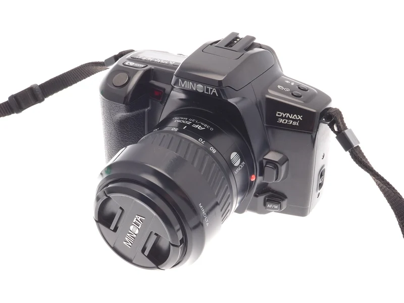 Minolta Dynax 303Si + 35-80mm f4-5.6 AF Zoom + Paraluce per obiettivo A 35-80mm f4-5.6