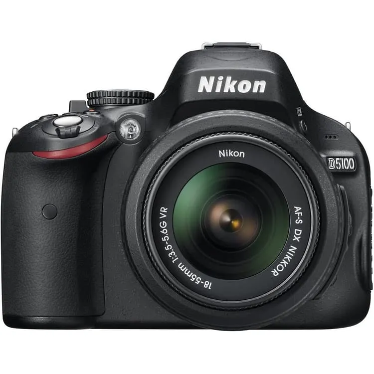 SLR D5100 - Nero + Nikon AF-S DX Nikkor 18-55mm f/3.5-5.6G II ED DX f/3.5-5.6