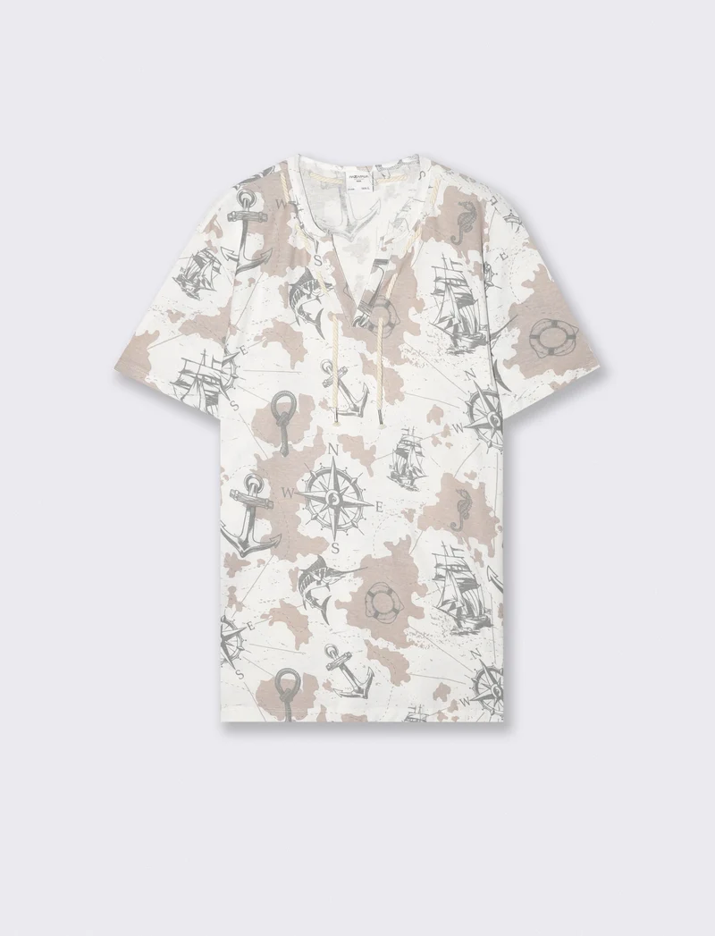 T-shirt collo derby con stampa all over - Bianco