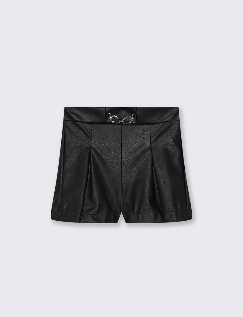 Short elegante in finta pelle. - Nero