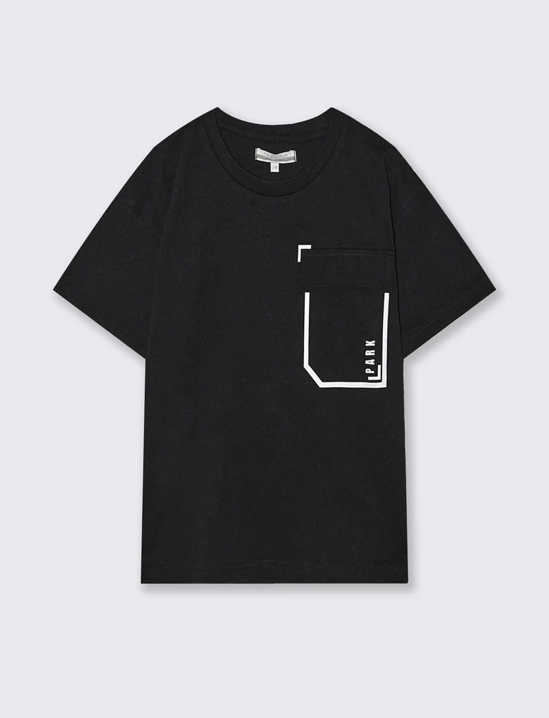 T-shirt in cotone con tasca e stampa - Nero